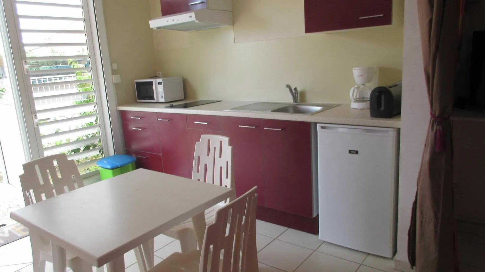 Studio In Le Gosier, With Enclosed Garden And Wifi - 280 M From The Be Apartamento