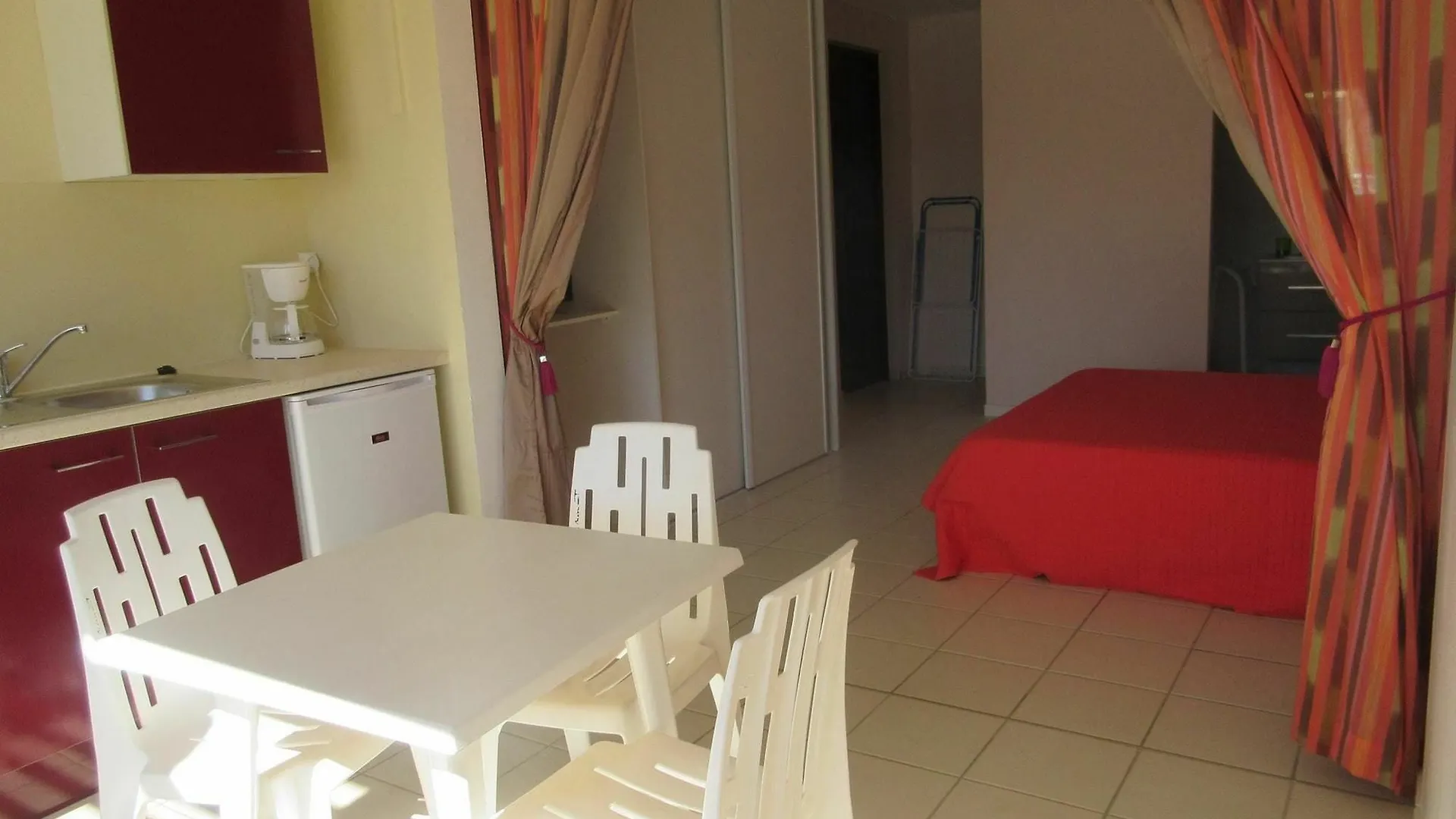 Apartamento Studio In Le Gosier, With Enclosed Garden And Wifi - 280 M From The Be