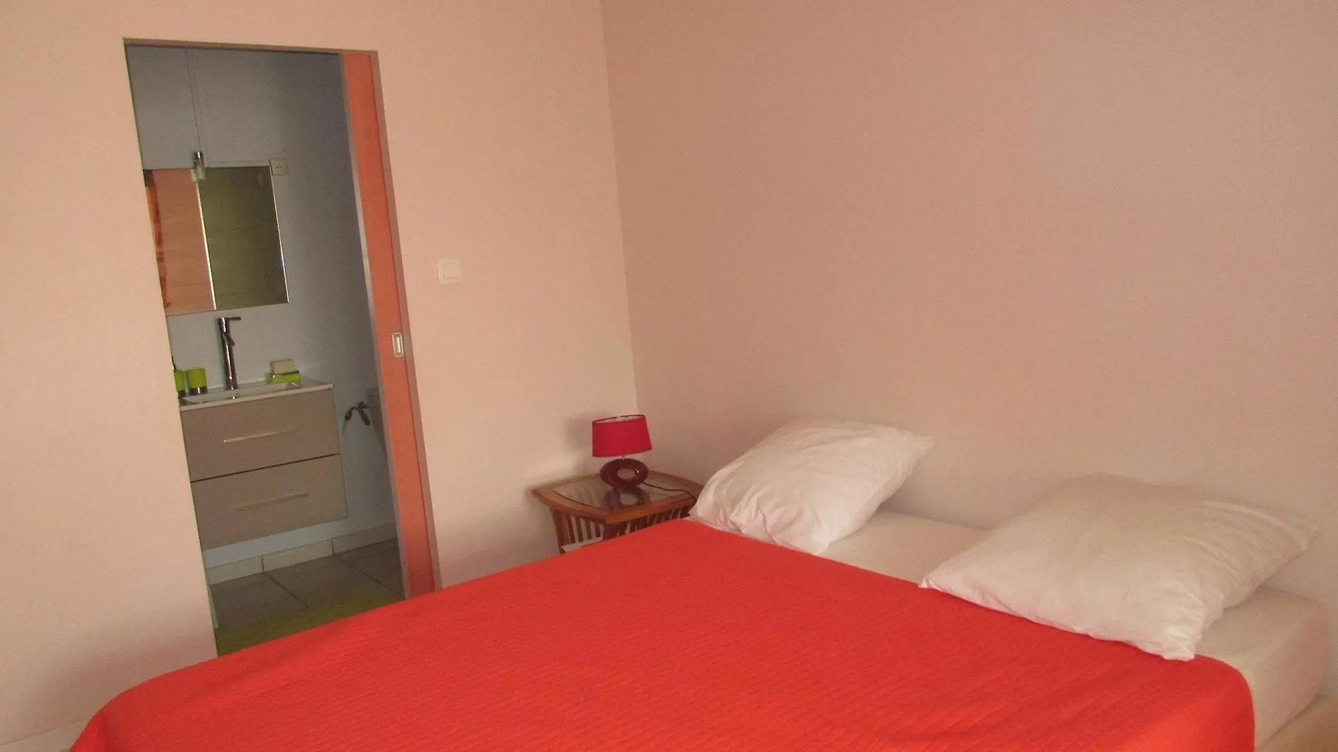 Studio In Le Gosier, With Enclosed Garden And Wifi - 280 M From The Be Le Gosier (Grande-Terre)