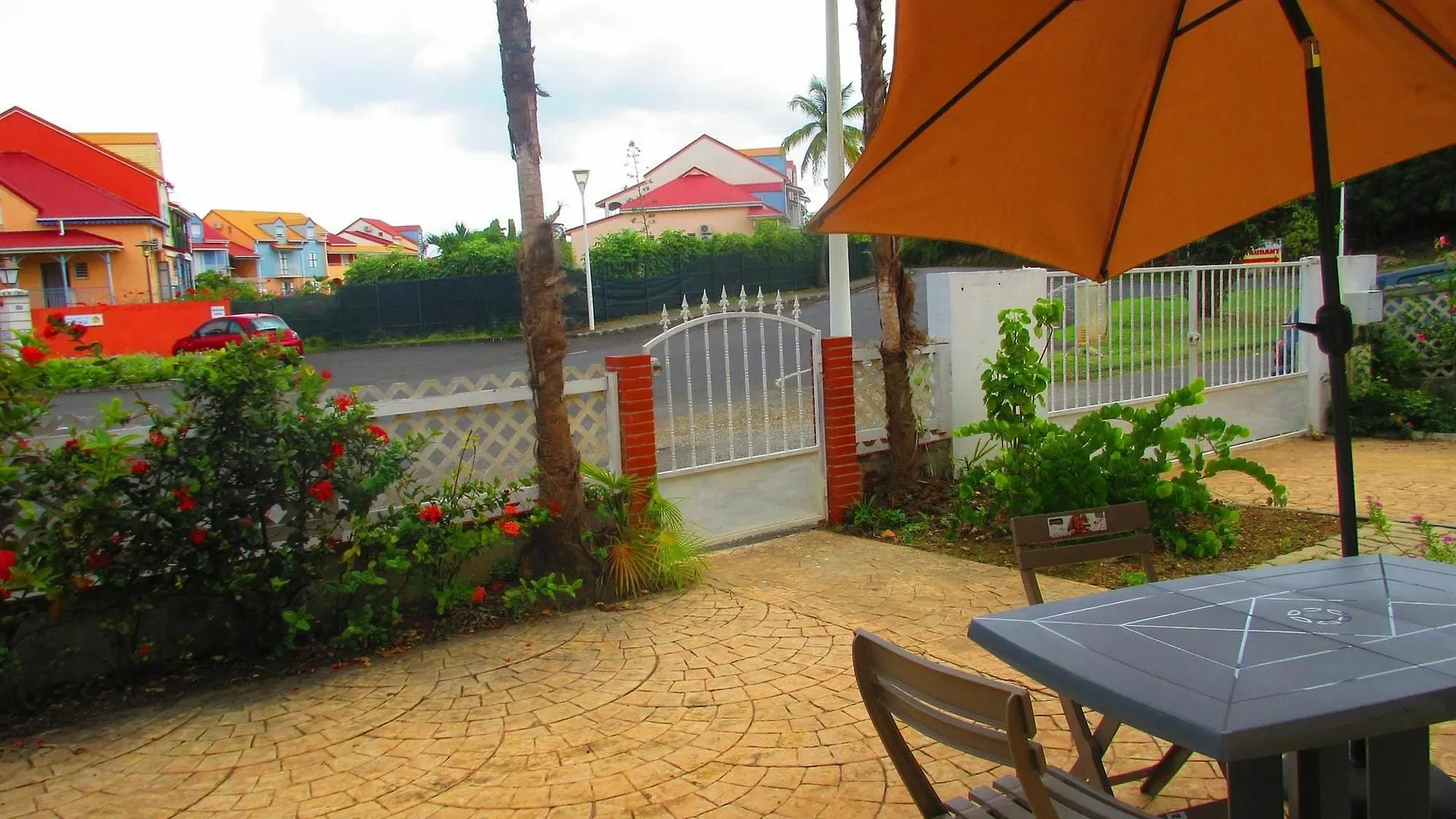 Studio In Le Gosier, With Enclosed Garden And Wifi - 280 M From The Be Guadalupe